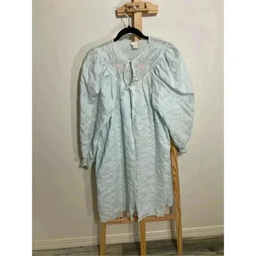 Vintage Carriage Court Sears Women’s sleepwear Cover Size Medium